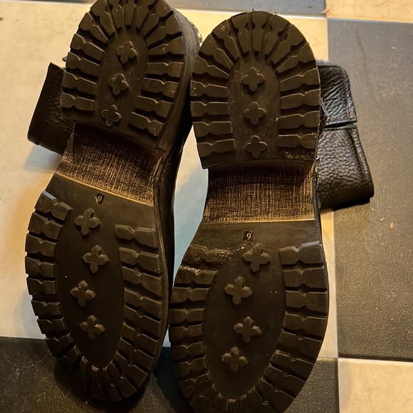 Steve Madden size 6 black studded moto boot - Picture 4 of 4